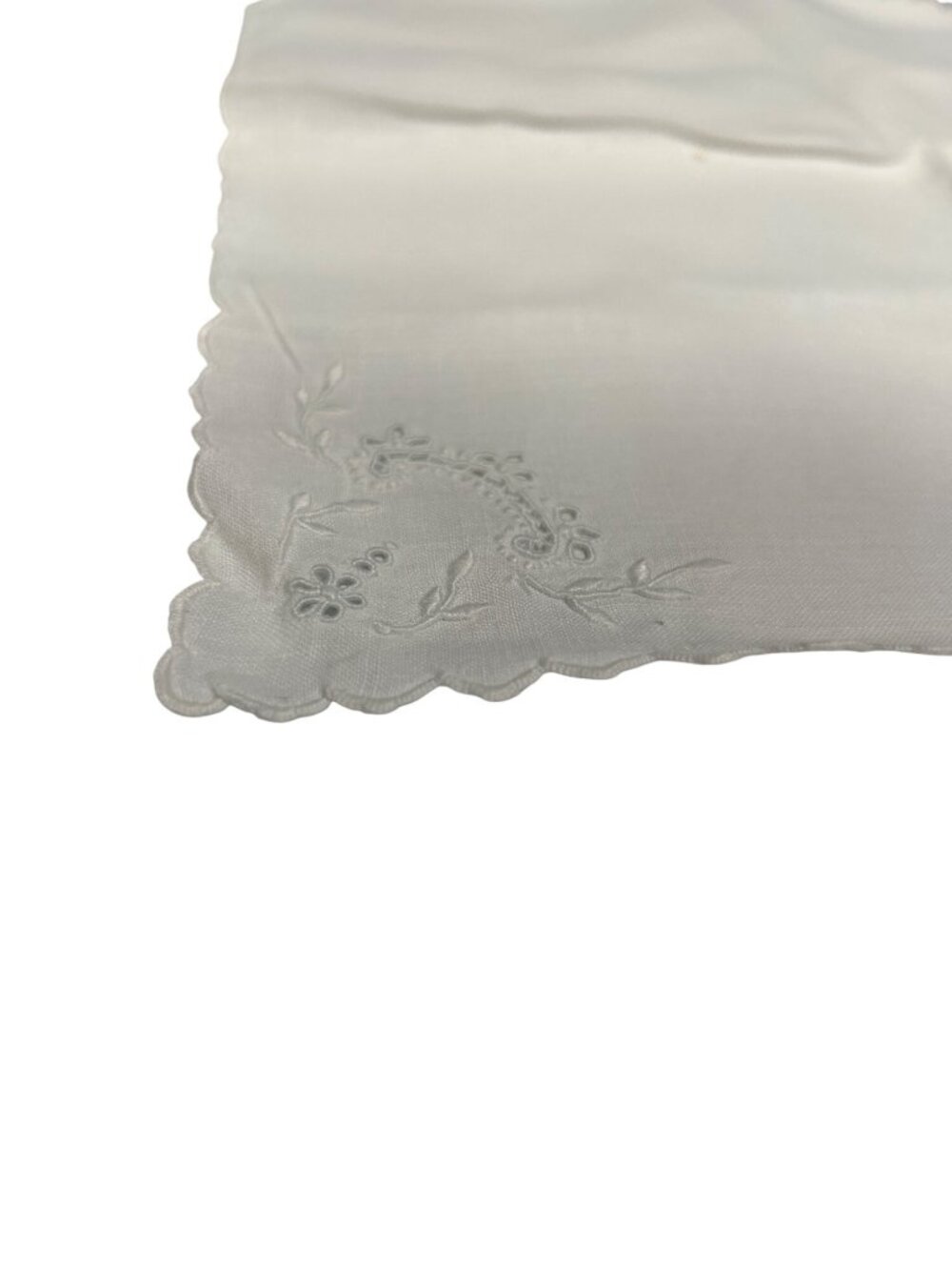 Set of 12 Vintage White Embroidered Napkins / Handkerchief Set With Scalloped Ed